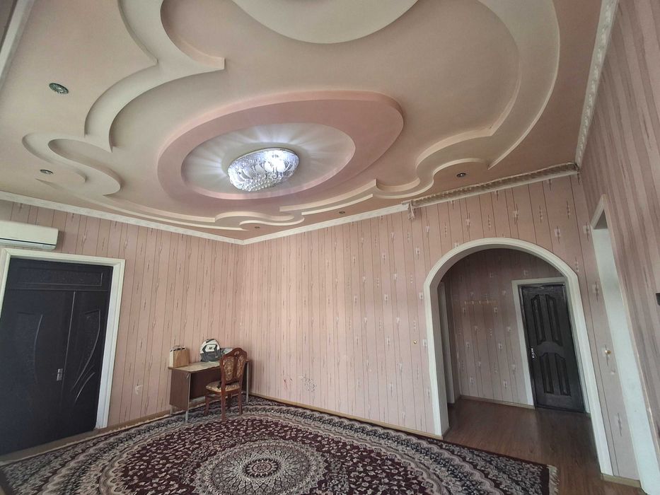 Чилонзорда ховли сотилади