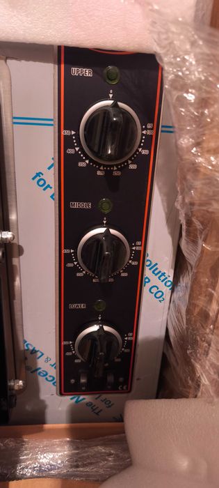 Фурна за пици чисто нова cookmax -Германия , две камери за печене за 8 пици с обиколка 250мм.