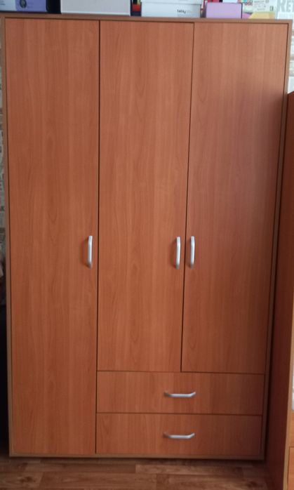 Продам кровать, комод, шкаф, стол