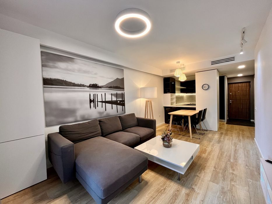 Proprietar vand Fsega/Iulius- Apt 2 camere, plus birou, parcare subt