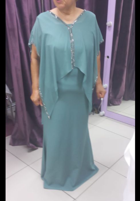 Продам  два платья  вечерние