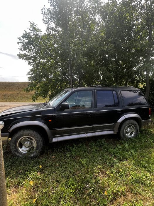 Vând Ford Explorer