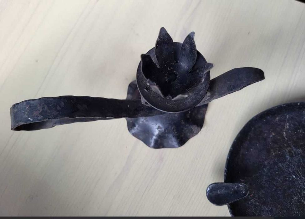 Продавам свещник, пепелник, от  ковано желязо свещ