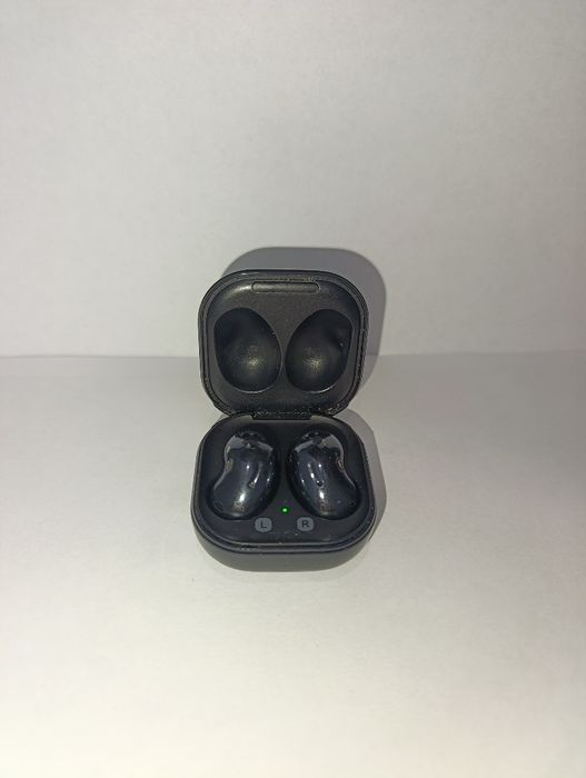 Samsung Galaxy buds. Футляр + левое рабочее ухо