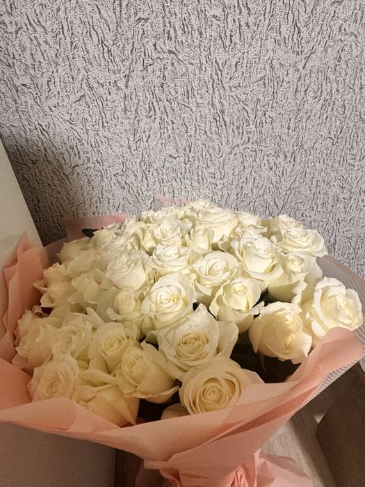 Ақ раушан гүлдері