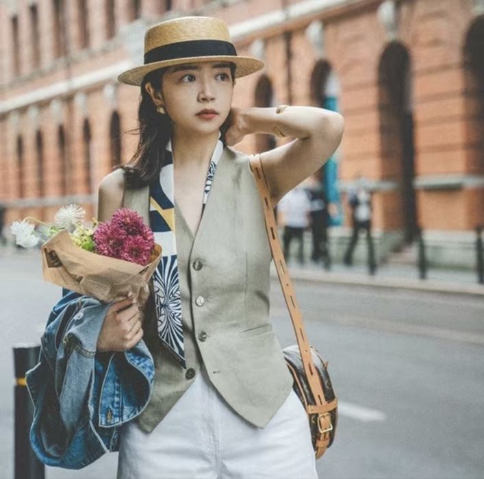 Жилет черный и бежевый