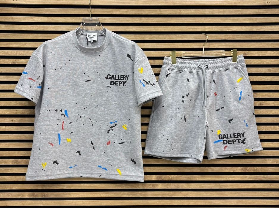 Compleu alb negru Gallery dept  / Essentials  / syna world