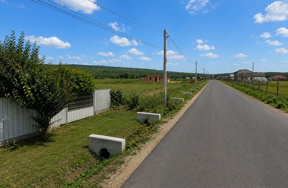 Teren intravilan 3.144 mp Cotu-Vameș – DJ 207C – gaz și electricitate la limita proprietății, acces pe doua laturi