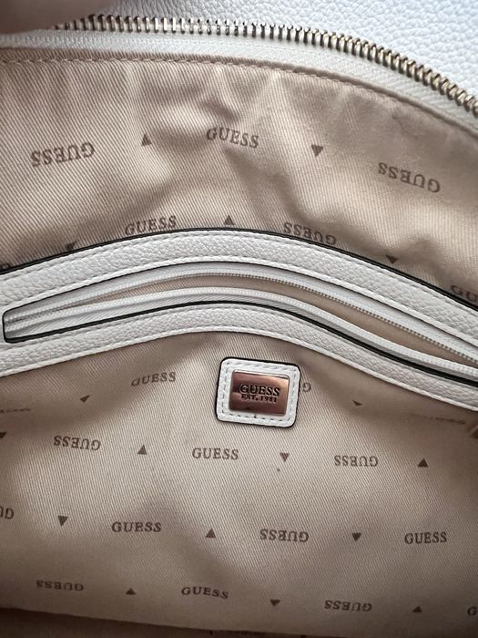 Geanta Guess pentru facultate