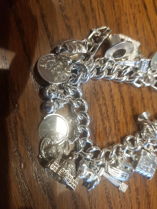 Superba bratara argint masiv 925 Porte-Bonheur 23 charmuri,England