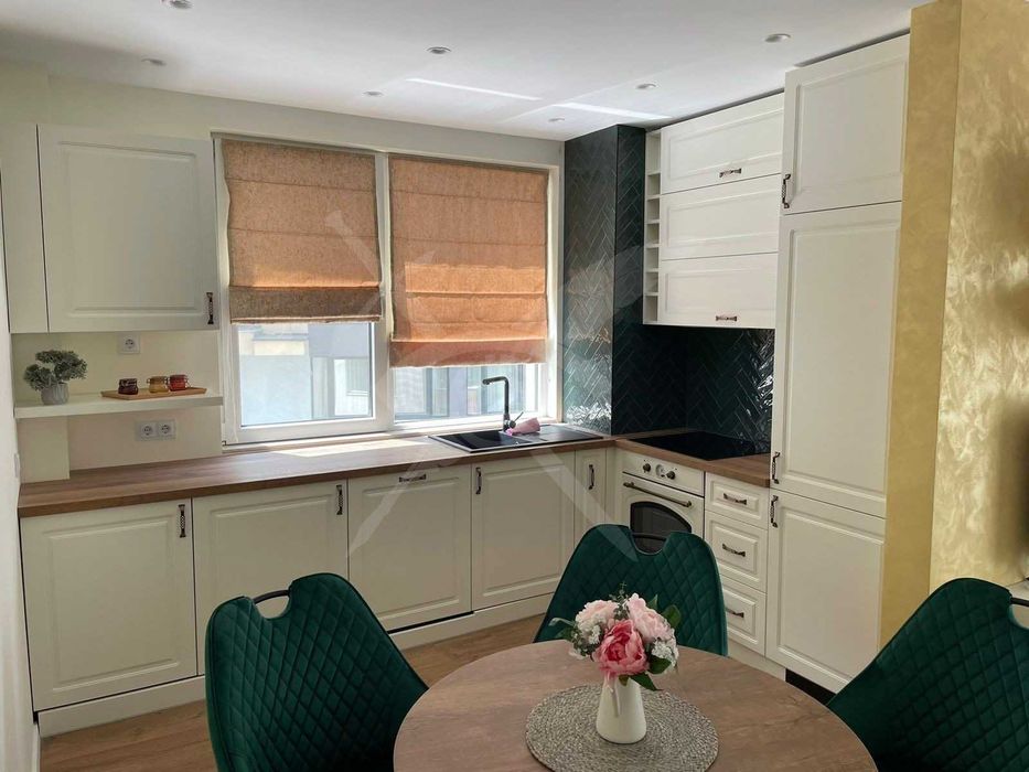 Дава се под наем Тристаен апартамент в Пловдив, Христо Смирненски - 87 кв.м за 800 € - Снимка #2