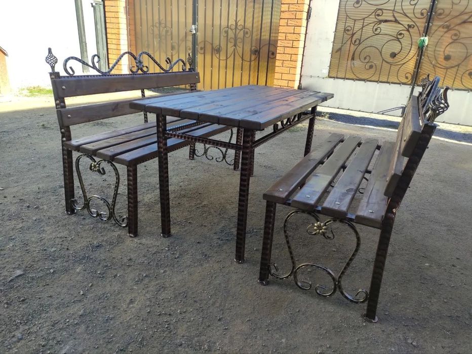 Стол и скамейки для сада