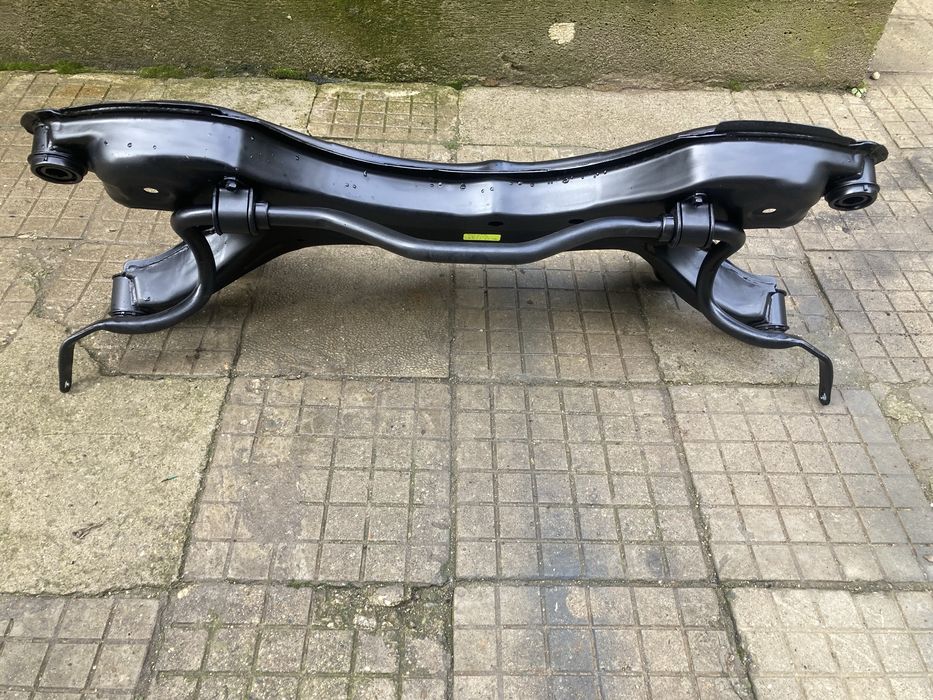 Преден мост за тойота корола версо/Toyota corolla verso 04-08г