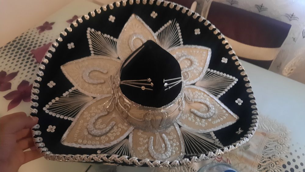 Vând Pălărie in stare bună