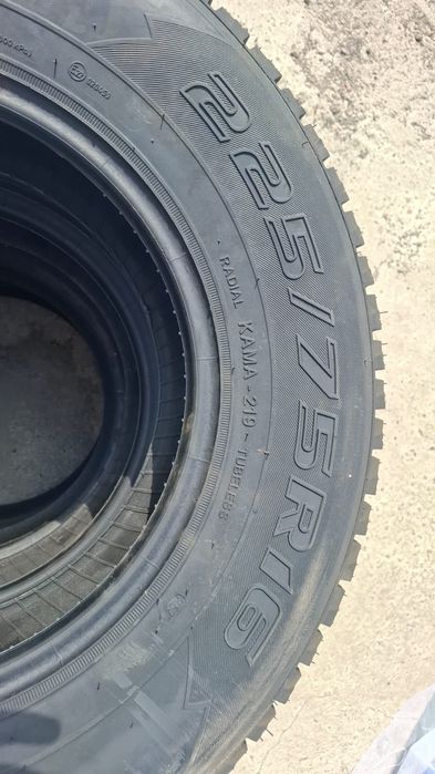 Продам резину на уаз