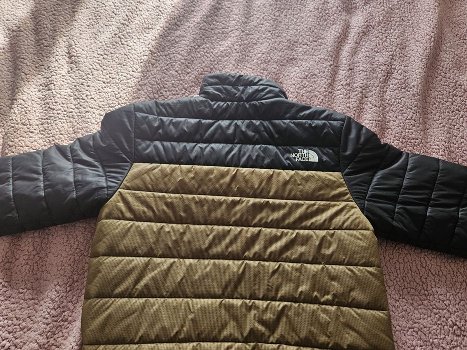 Vand geaca barbati The North Face ca noua.