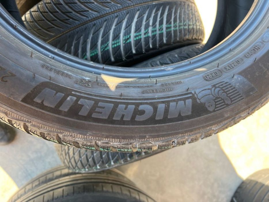 vând 4 anvelope 225/55/18 Michelin de iarnă ca noi
