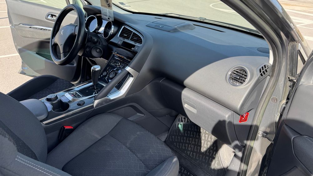 Продавам PEUGEOT 3008 HDI