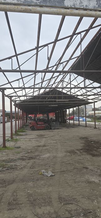 Метално хале....