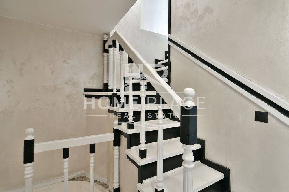 МНОГОСТАЕН апартамент под наем - Център