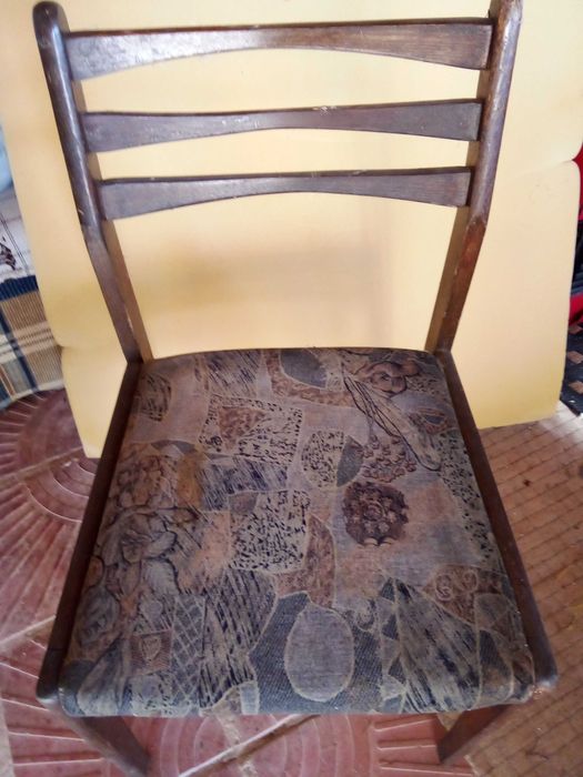 Кръгла растегателна маса, чамова, запазена и столове