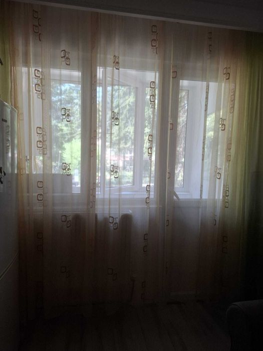 Apartament 3 camere de vânzare – Cartier Nord, Râmnicu Vâlcea  Se oferă spre vânzare apartament cu 3 camere. Renovat și mobilat
