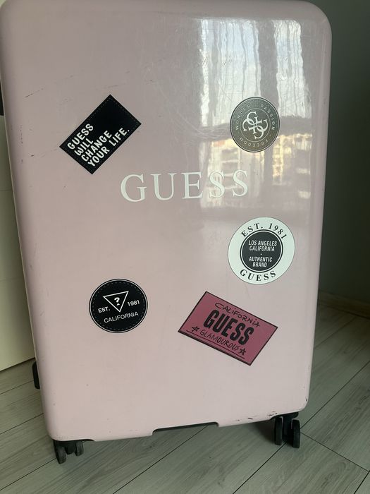 Голям куфар Guess