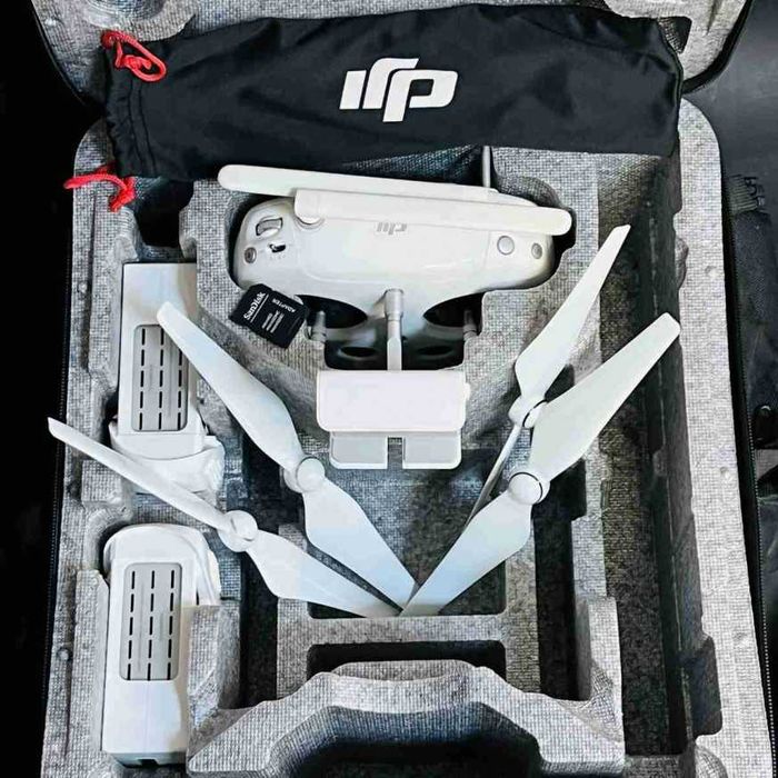 Дрон DJI Phantom 4