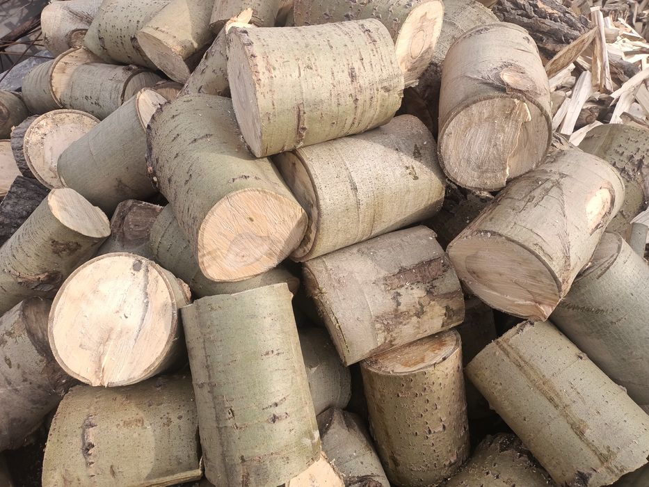 Уголь дрова в мешках.