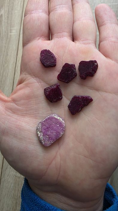 Piatra rubin naturala
