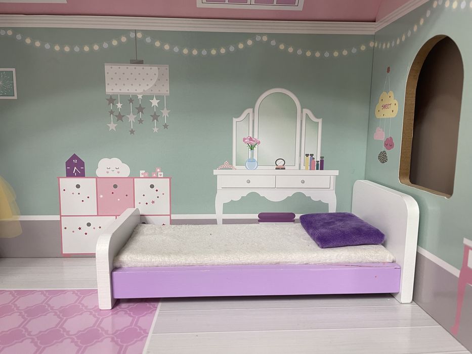 Игрушечный домик для куклы