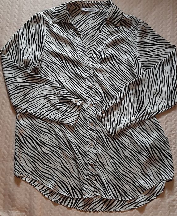 Cămașă  Zara marimea M ,model mai larg