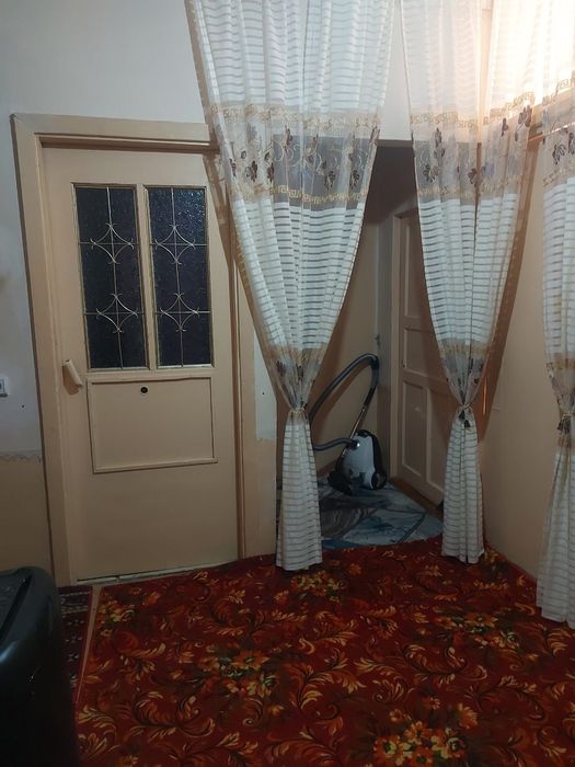 3 xonali uy sotiladi siroshni, mebellari bilan