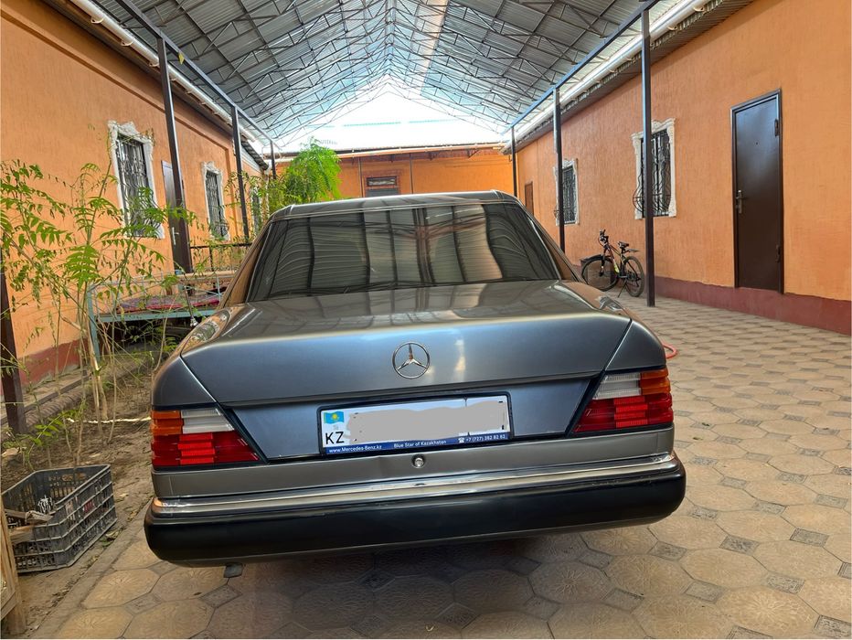 Продается Mercedes-Benz 200E