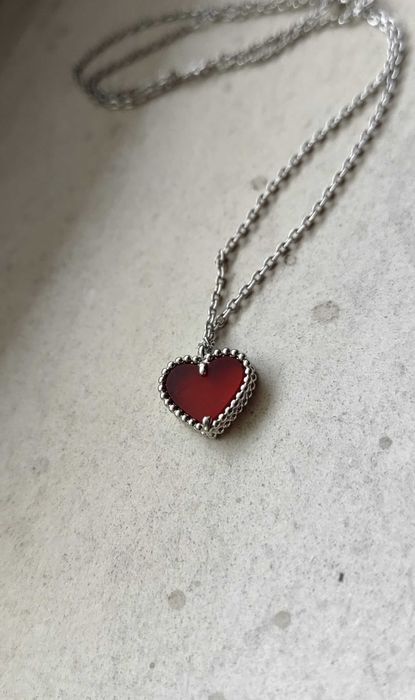 Златно дамско колие със сърце от червен карнелин - Van Cleef & Arpels