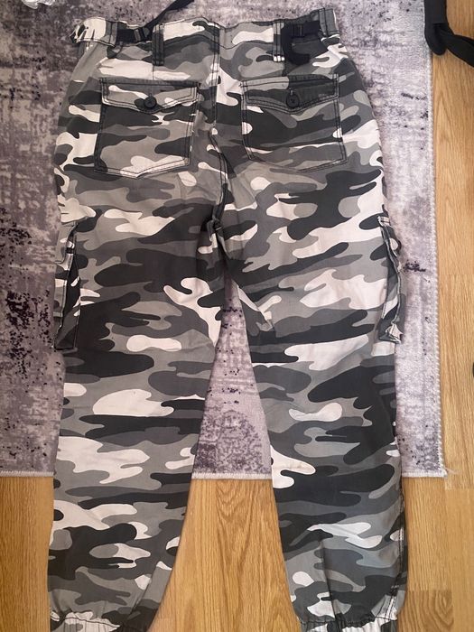 Pantaloni de camuflaj
