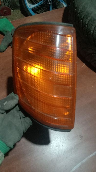 Поворотник на Мерседес 124