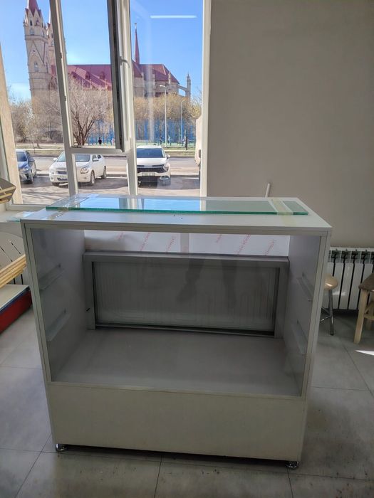 Новый Витринный холодильник