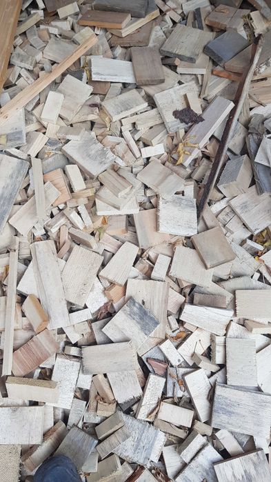 Дрова и уголь в мешках