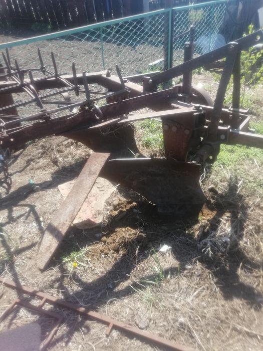 Плуг двухкорпусной