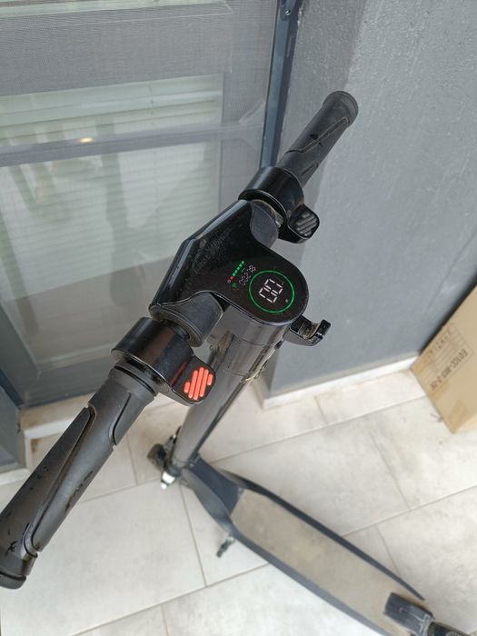 Trotineta electrica + încărcător