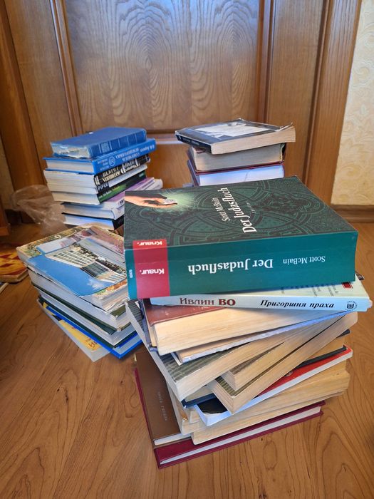 Отдам старые книги много бесплатно