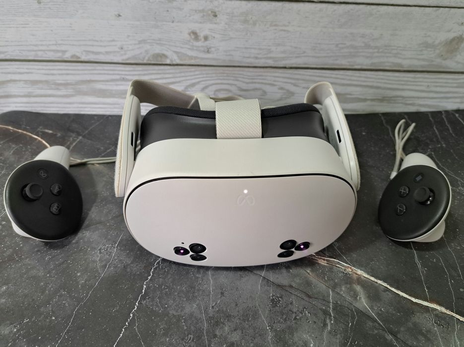 Продам VR гарнитура META QUEST 3S (идеал)