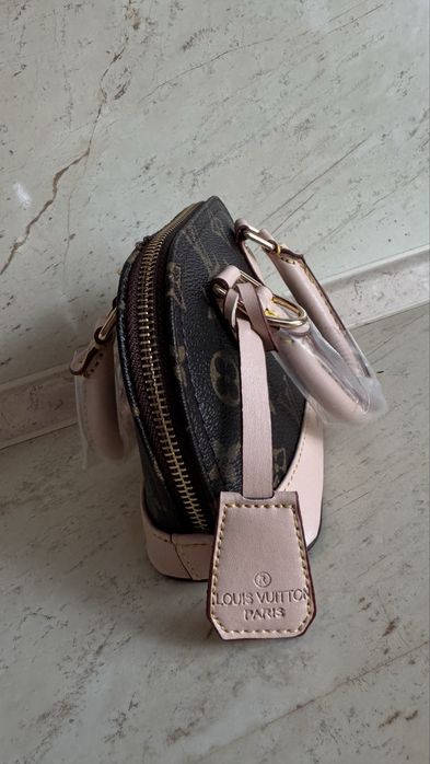 Продавам нова чанта Louis Vuitton
