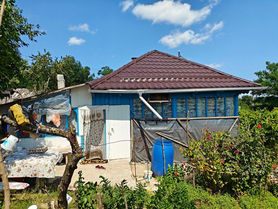 casa  de locuit si  cu teren