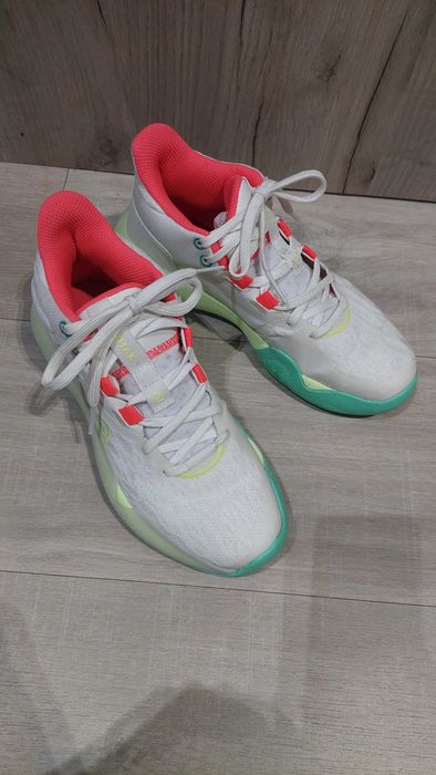 Баскетболни обувки