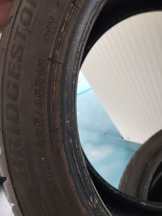 4 бр зимни 225/45/18 Bridgestone 23г