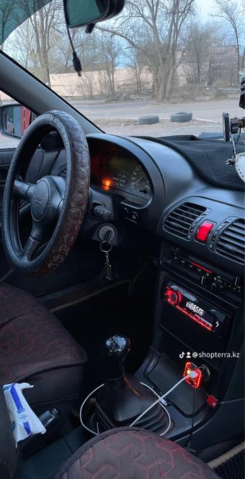 Мазда 323 продам надежную тачку