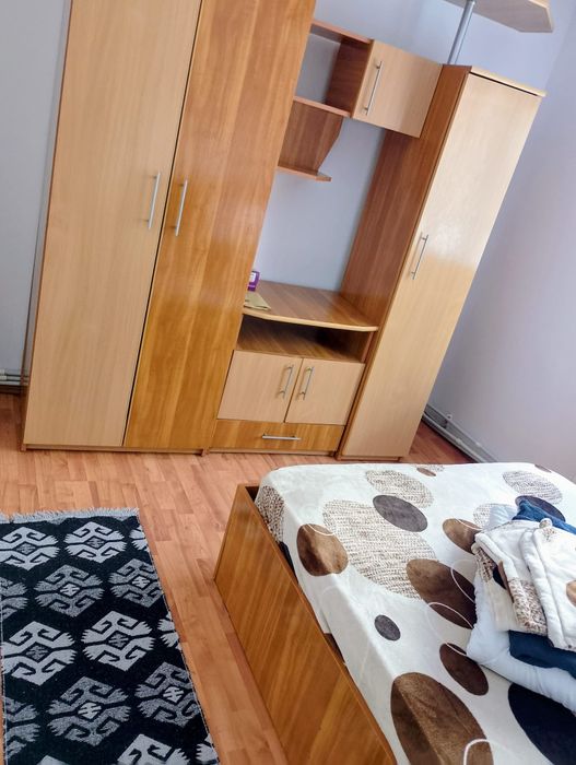 Închiriez apartament 2 camere decomandat