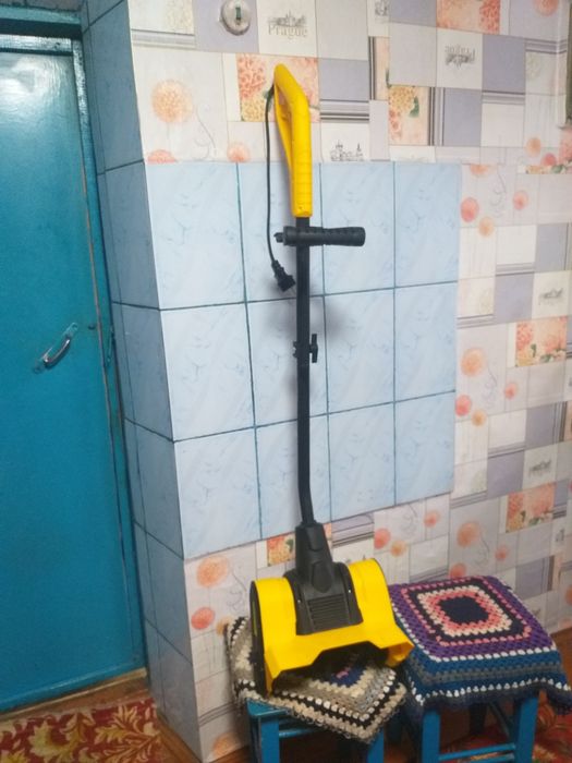 Продам снегоуборщик электрический